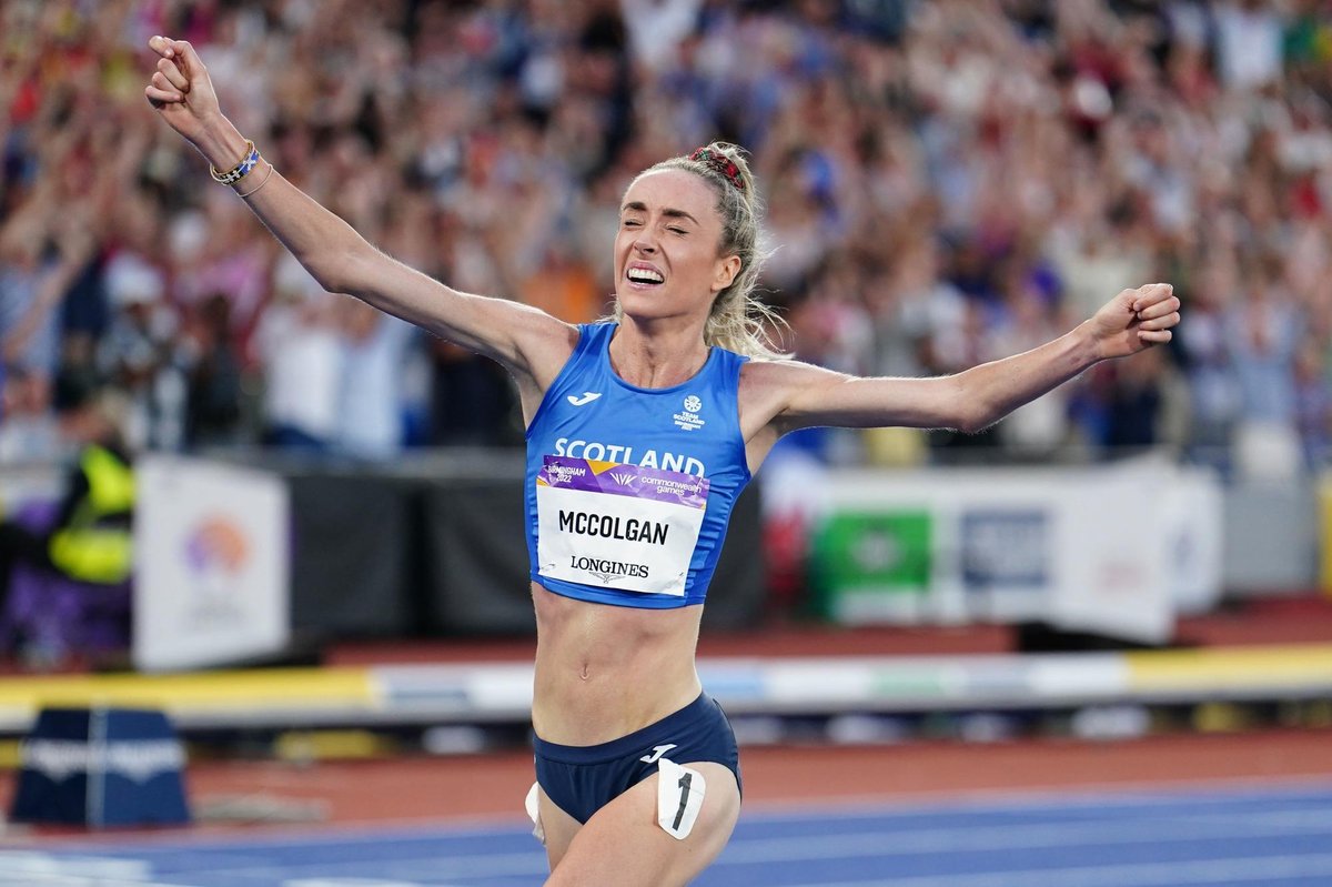 Eilish McColgan wins gold wearing blue Asics 